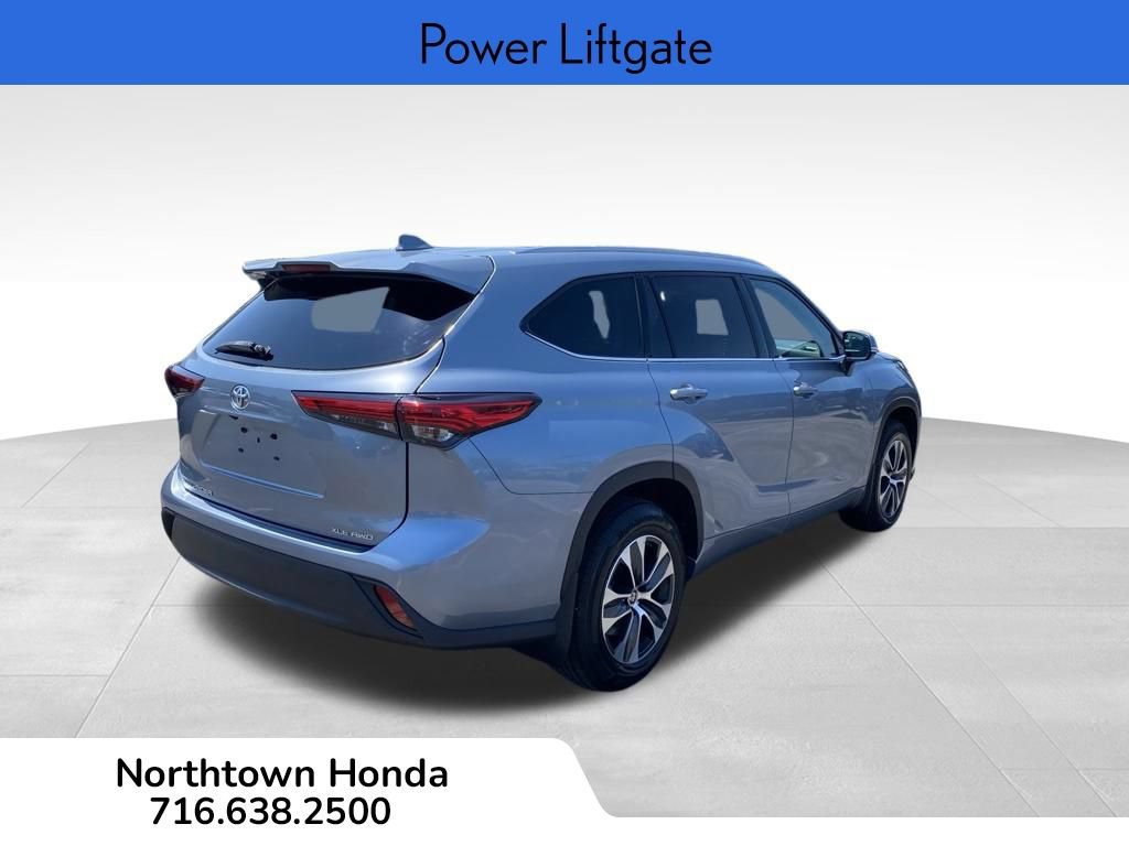 Used 2020 Toyota Highlander XLE AWD/4WD image 9