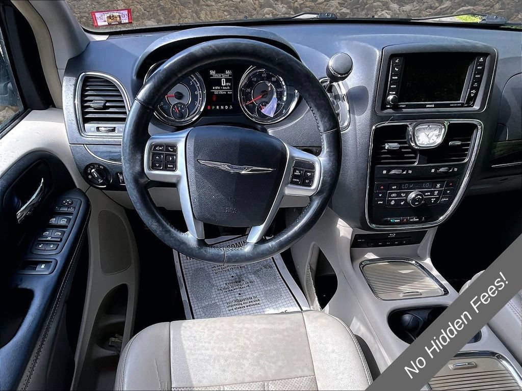 Used 2014 Chrysler Town & Country Touring-L w/ Driver Convenience Group FWD image 5