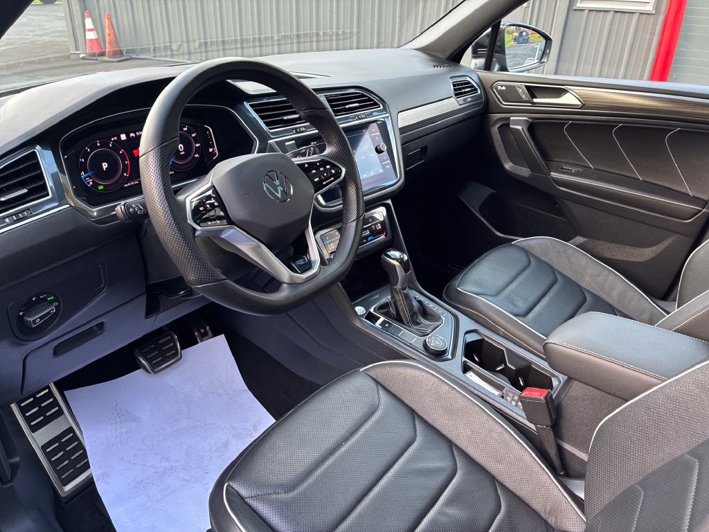 Used 2024 Volkswagen Tiguan SEL R-Line AWD/4WD image 15