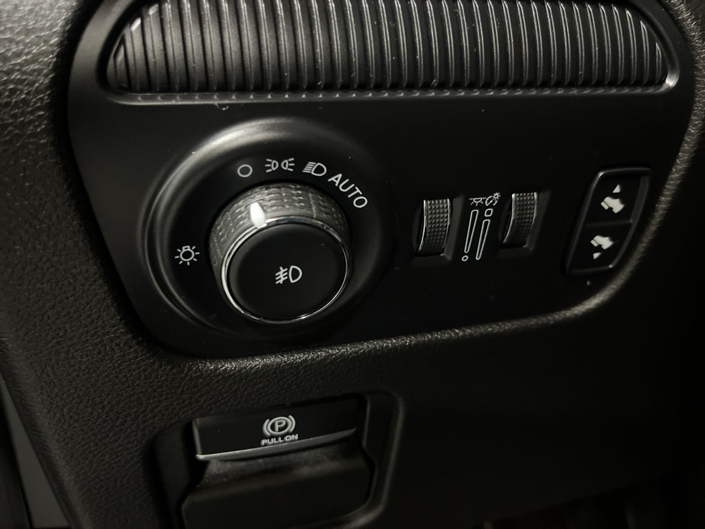 Used 2023 Jeep Wagoneer L Series II AWD/4WD image 32