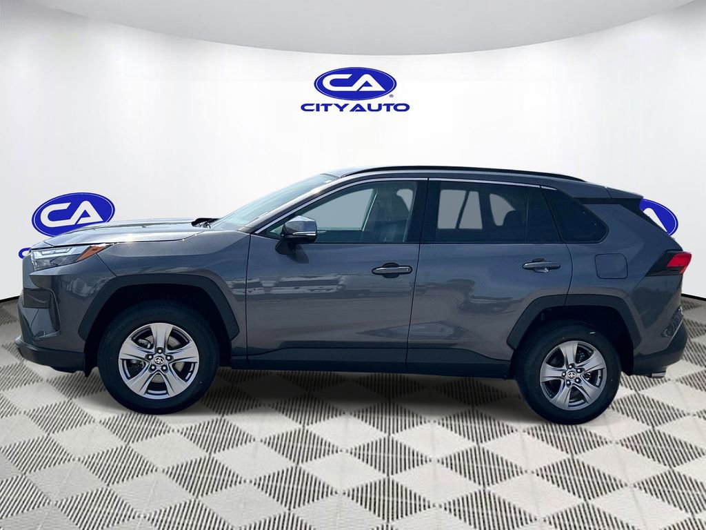 Used 2022 Toyota RAV4 XLE AWD/4WD image 7