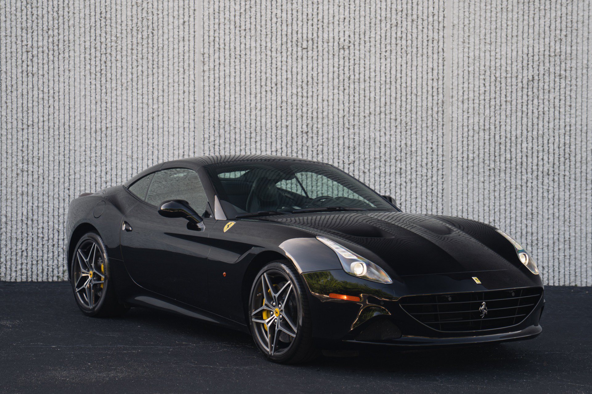 Used 2017 Ferrari California T RWD image 7