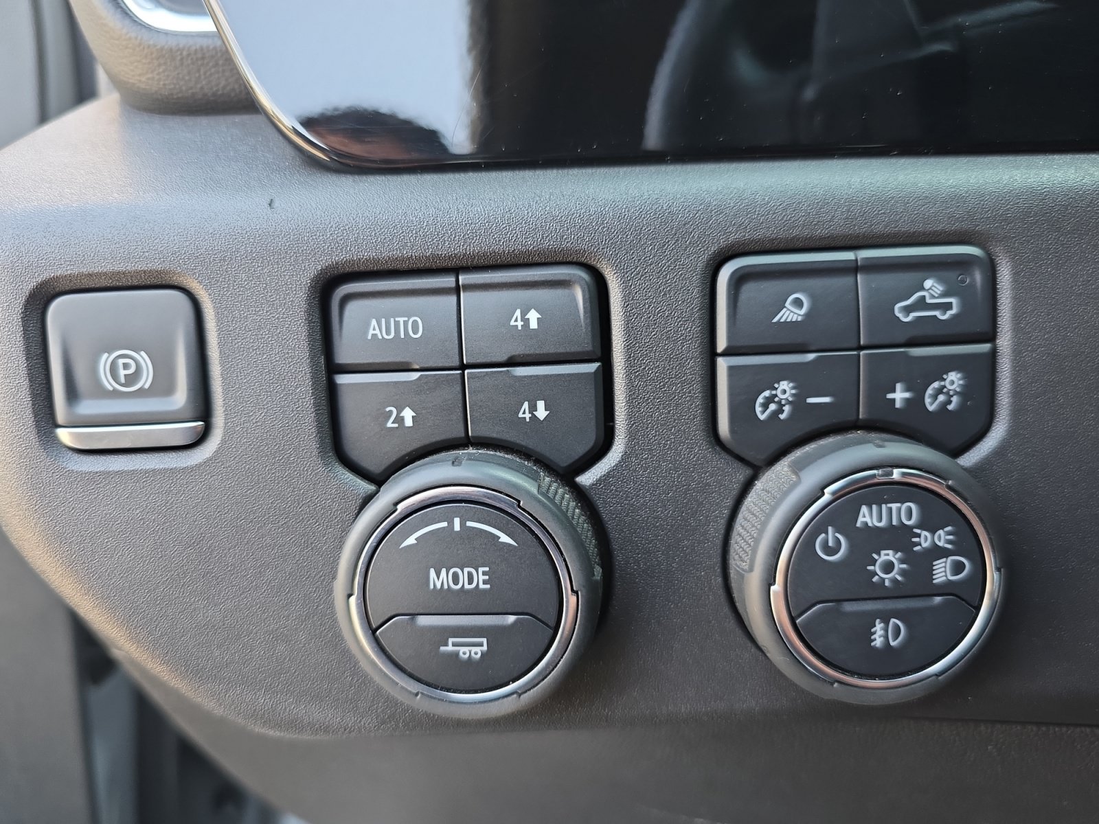 Used 2024 Chevrolet Silverado 1500 LT Trail Boss w/ LT Trail Boss Premium Package AWD/4WD image 17