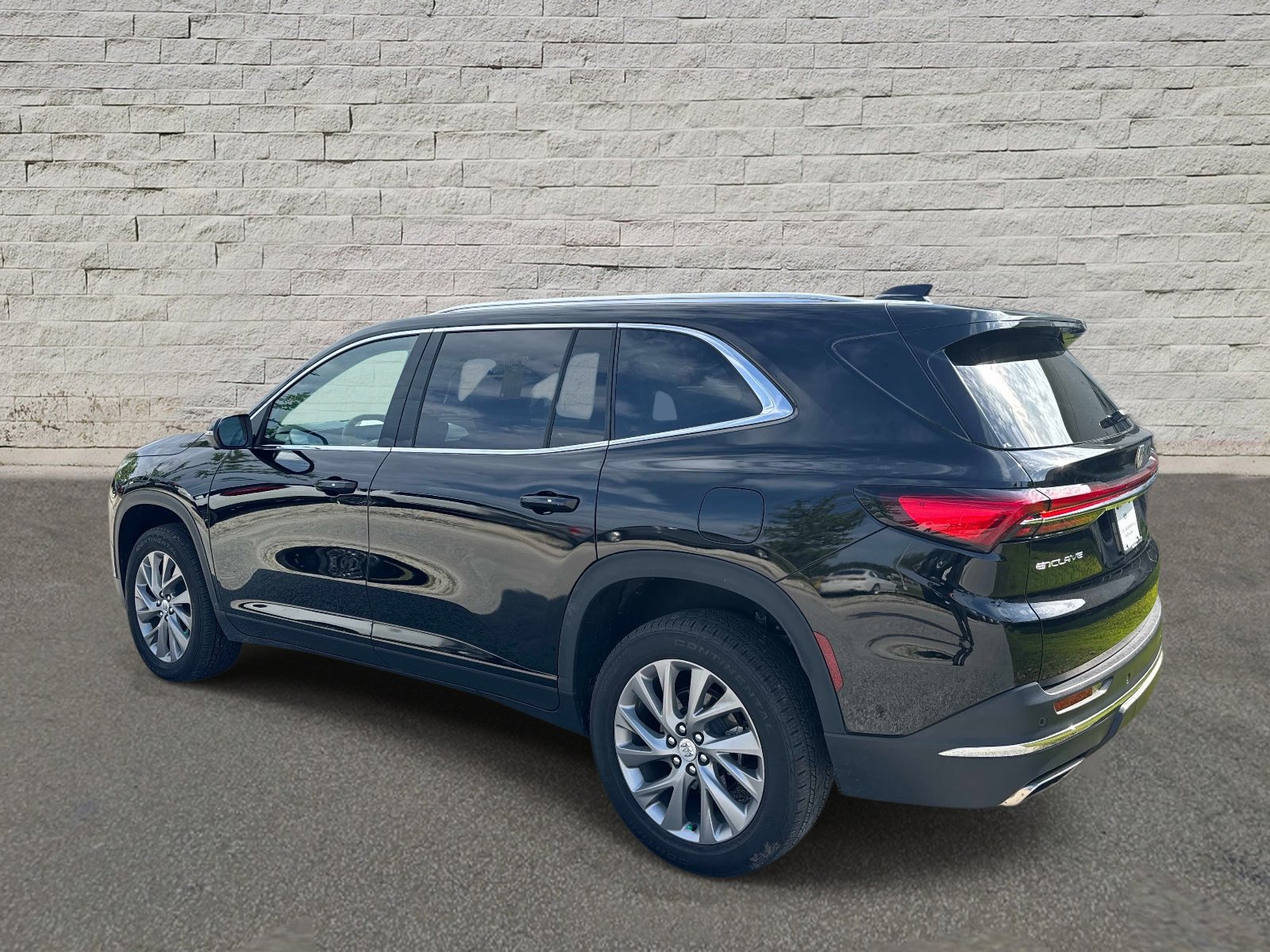 Used 2025 Buick Enclave Preferred FWD image 3