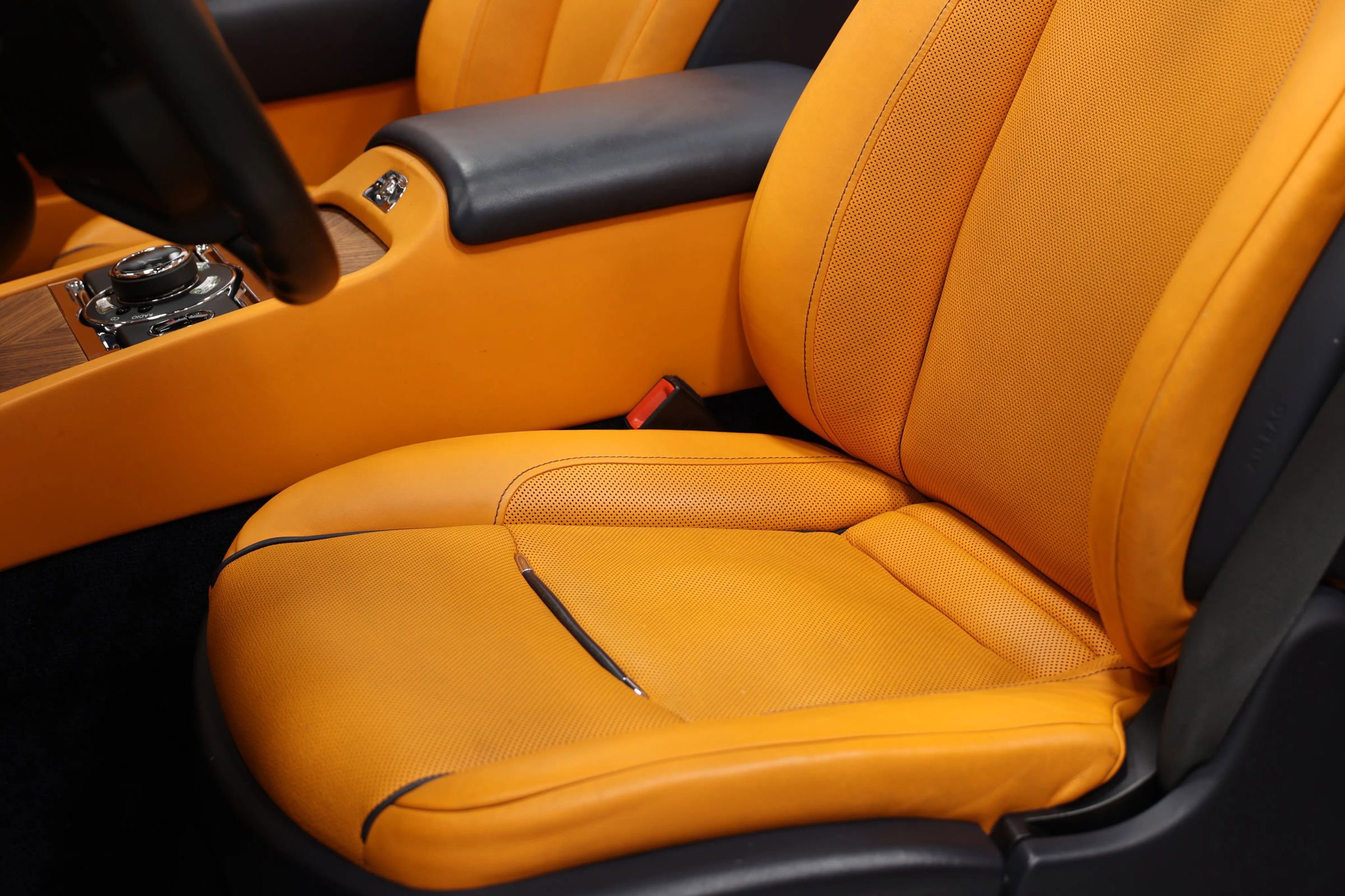 Used 2016 Rolls-Royce Dawn image 18