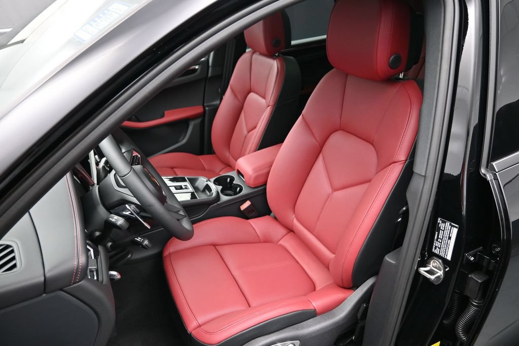 New 2026 Porsche Macan AWD/4WD image 7