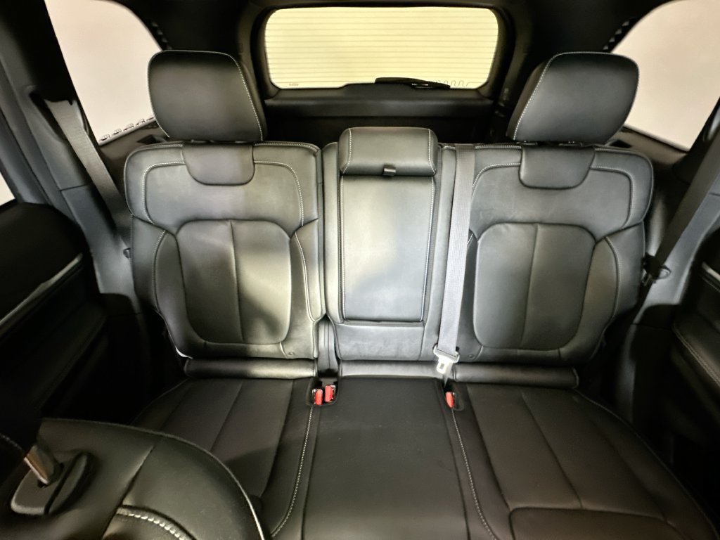Used 2026 Jeep Grand Cherokee Limited AWD/4WD image 13
