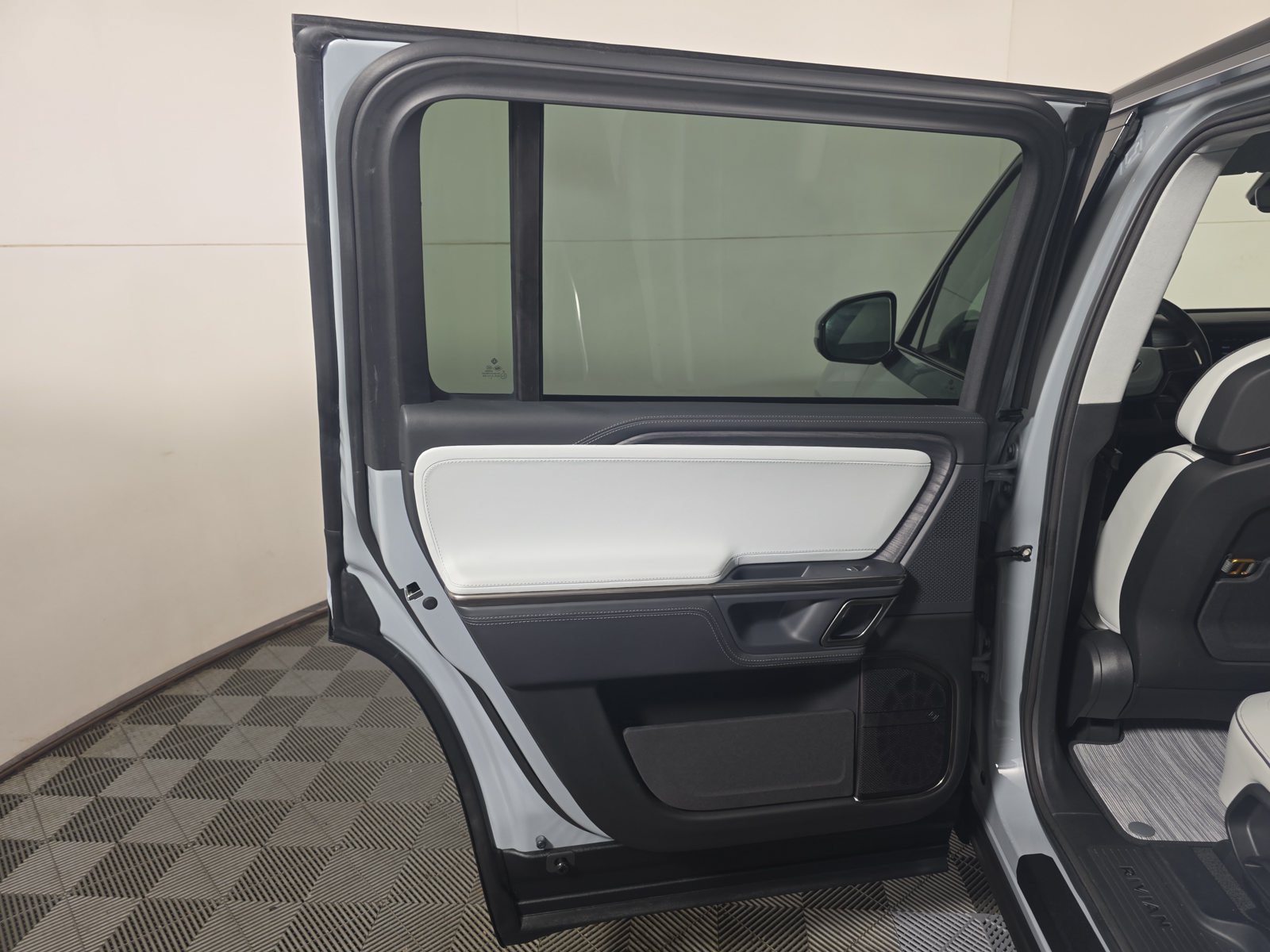 Used 2024 Rivian R1S Adventure Quad AWD/4WD image 51