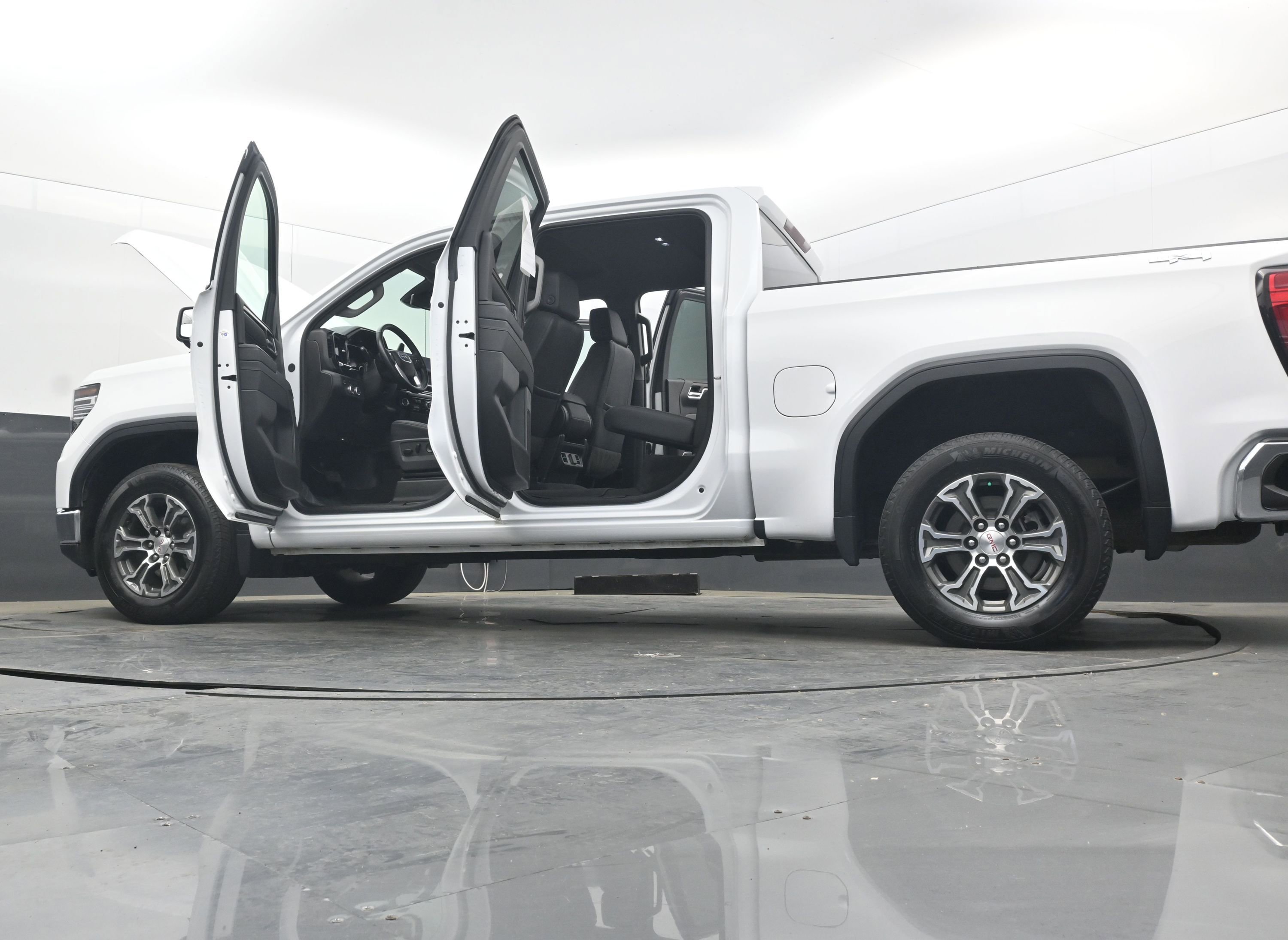 Used 2025 GMC Sierra 1500 SLT image 37