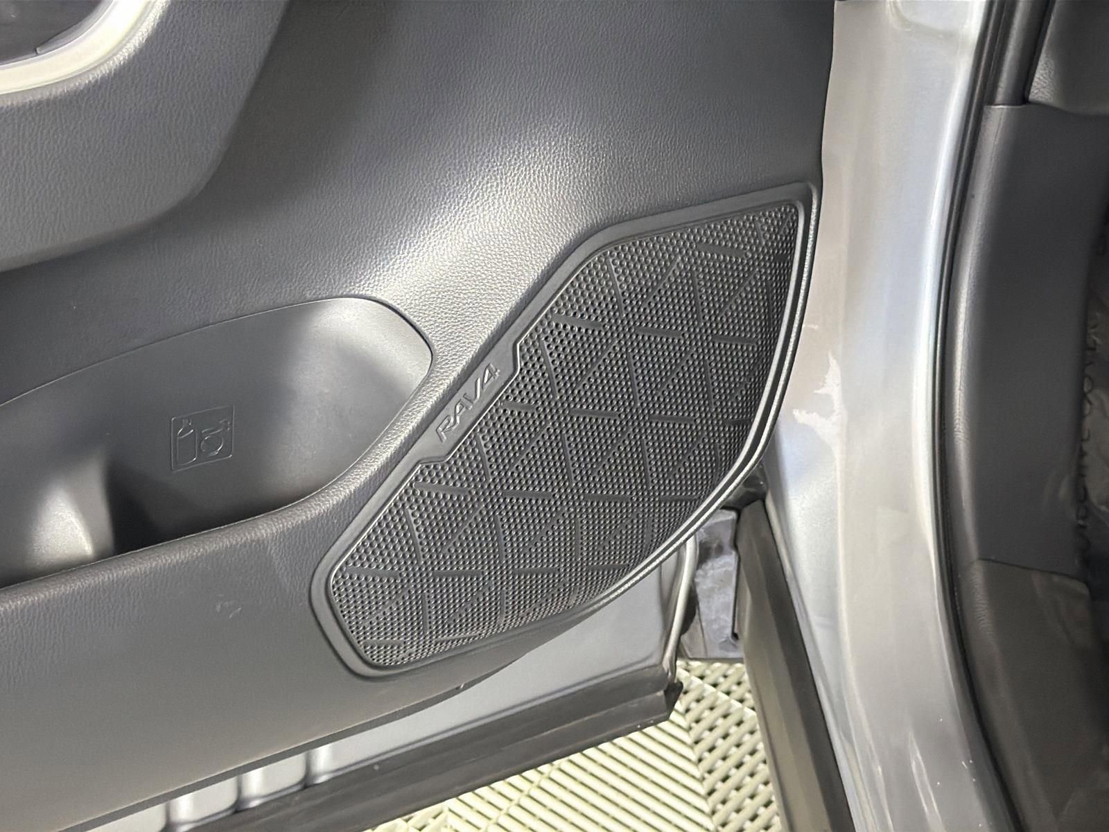 Used 2022 Toyota RAV4 XSE w/ Premium Package image 22