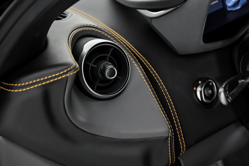 Used 2019 McLaren 600LT RWD image 22