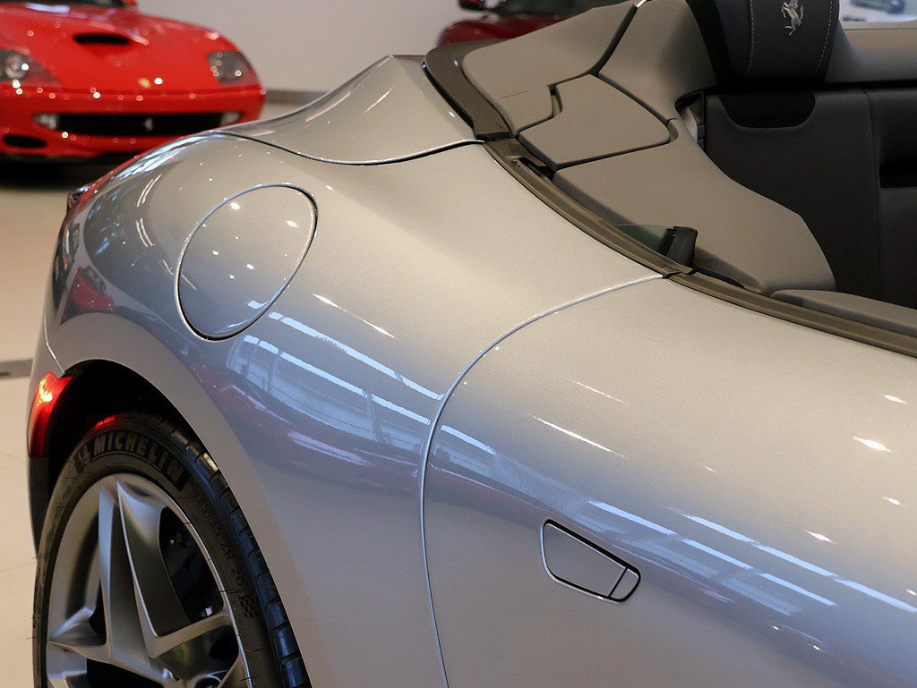 Certified 2026 Ferrari Roma Spider RWD image 27