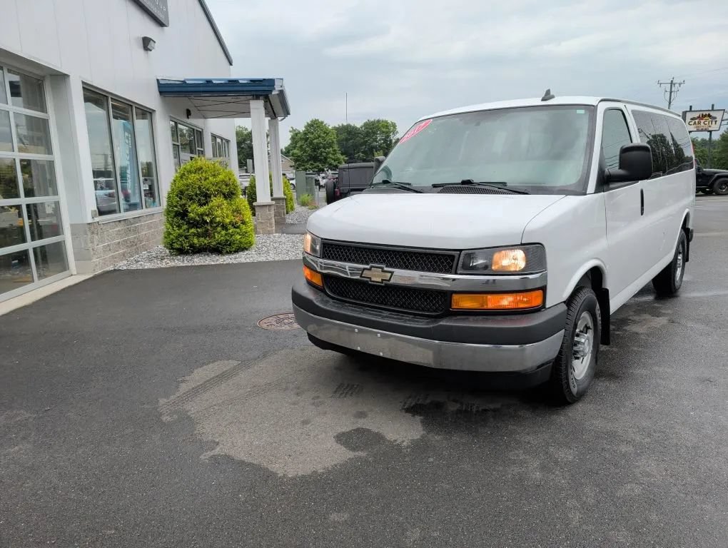 Used 2017 Chevrolet Express 2500 LT w/ LT Preferred Equipment Group RWD image 16