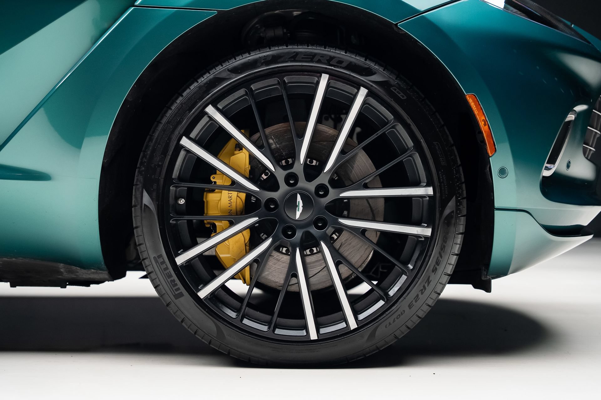 Used 2023 Aston Martin DBX AWD/4WD image 38