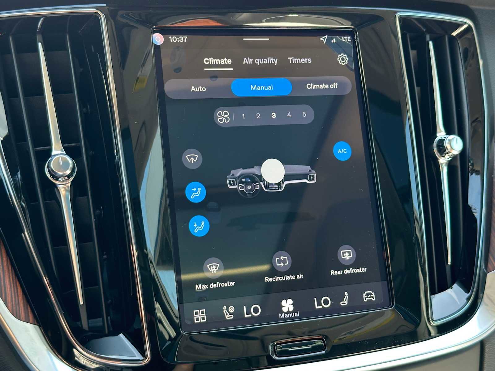 New 2026 Volvo V60 B5 Cross Country Plus w/ Climate Package image 28