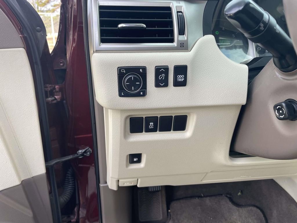 Used 2013 Lexus GX 460 image 30