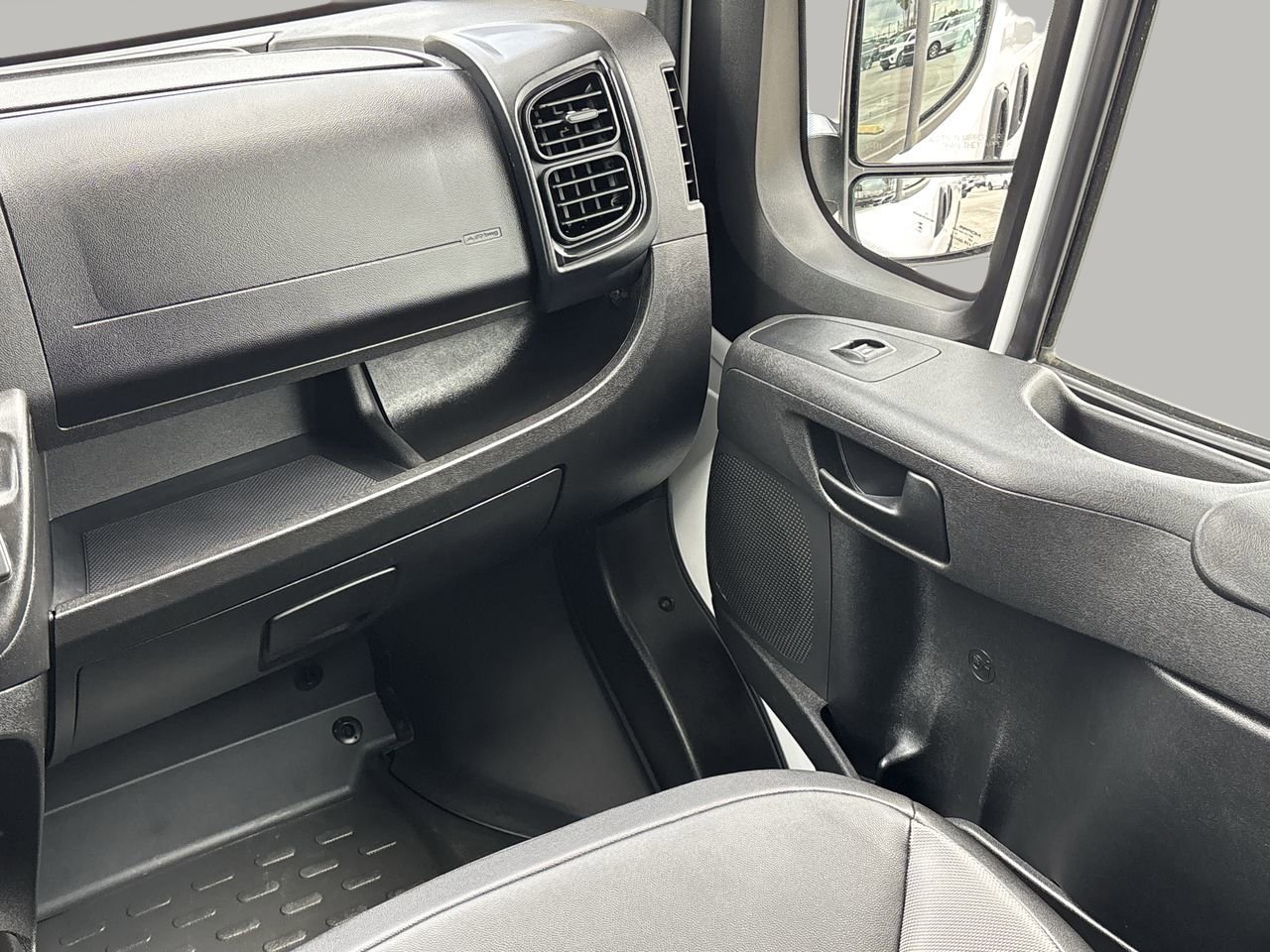 Used 2025 RAM ProMaster 2500 w/ Convenience Group FWD image 15