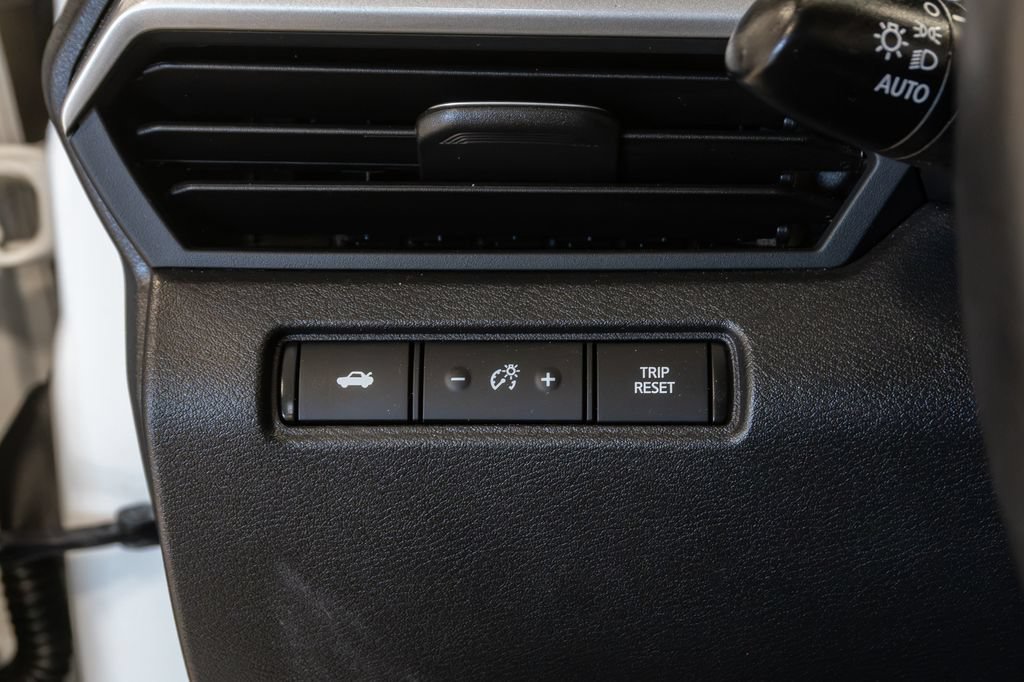 Used 2025 Nissan Altima 2.5 SR AWD/4WD image 12