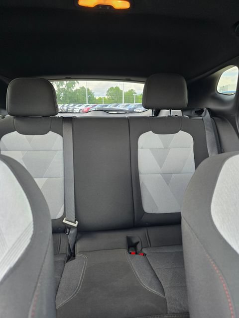 Used 2024 Chevrolet Trax RS w/ Sunroof Package FWD image 36