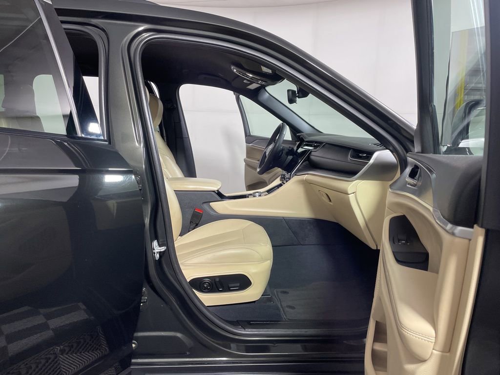 Used 2023 Jeep Grand Cherokee L Limited image 24