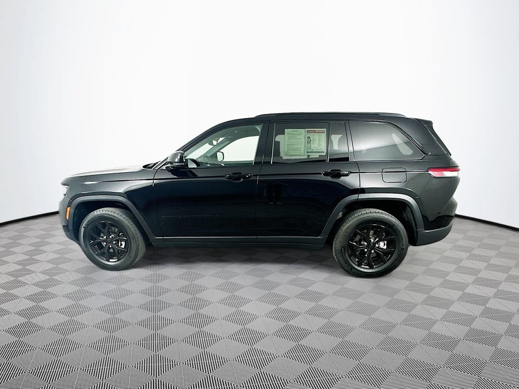 Certified 2024 Jeep Grand Cherokee Altitude AWD/4WD image 7
