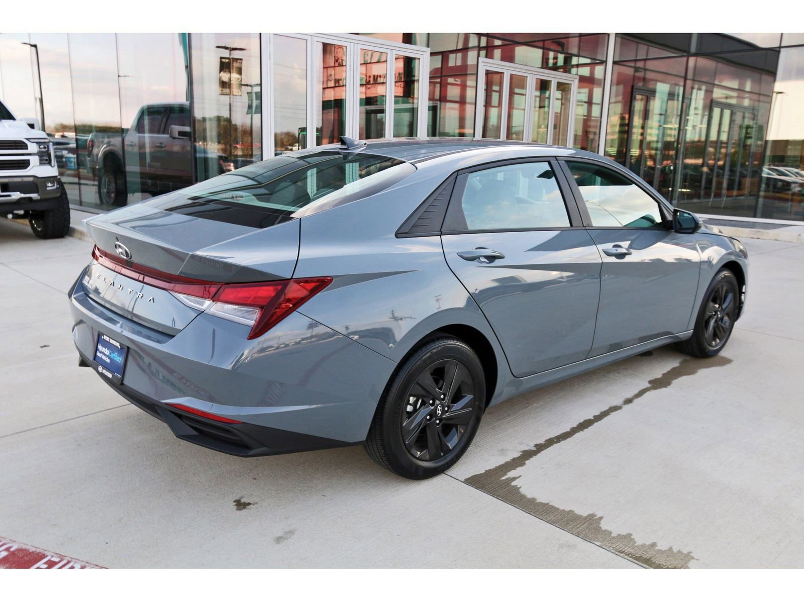 Used 2021 Hyundai Elantra SEL w/ Convenience Package image 8