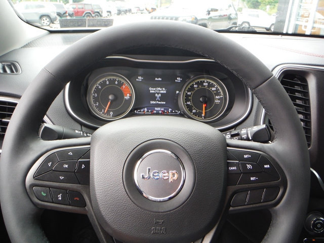 Used 2022 Jeep Cherokee Trailhawk w/ Comfort/Convenience Group AWD/4WD image 3