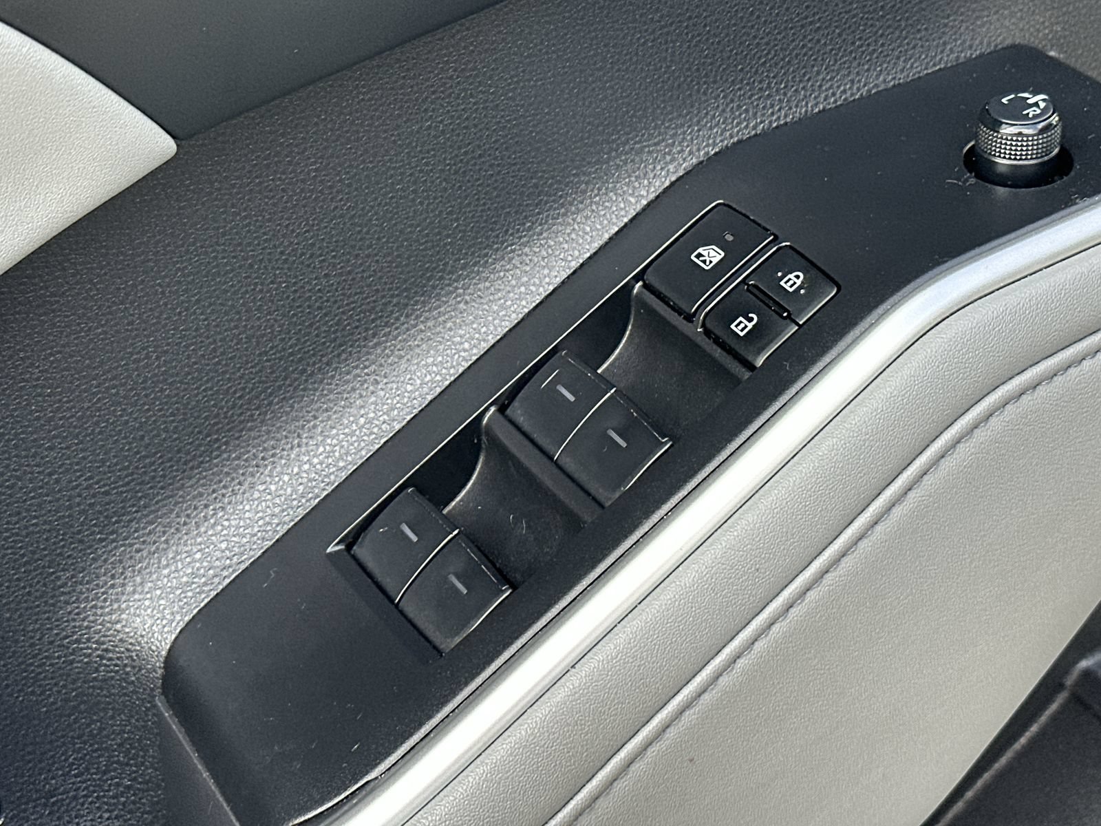 Used 2023 Toyota Highlander XLE FWD image 15