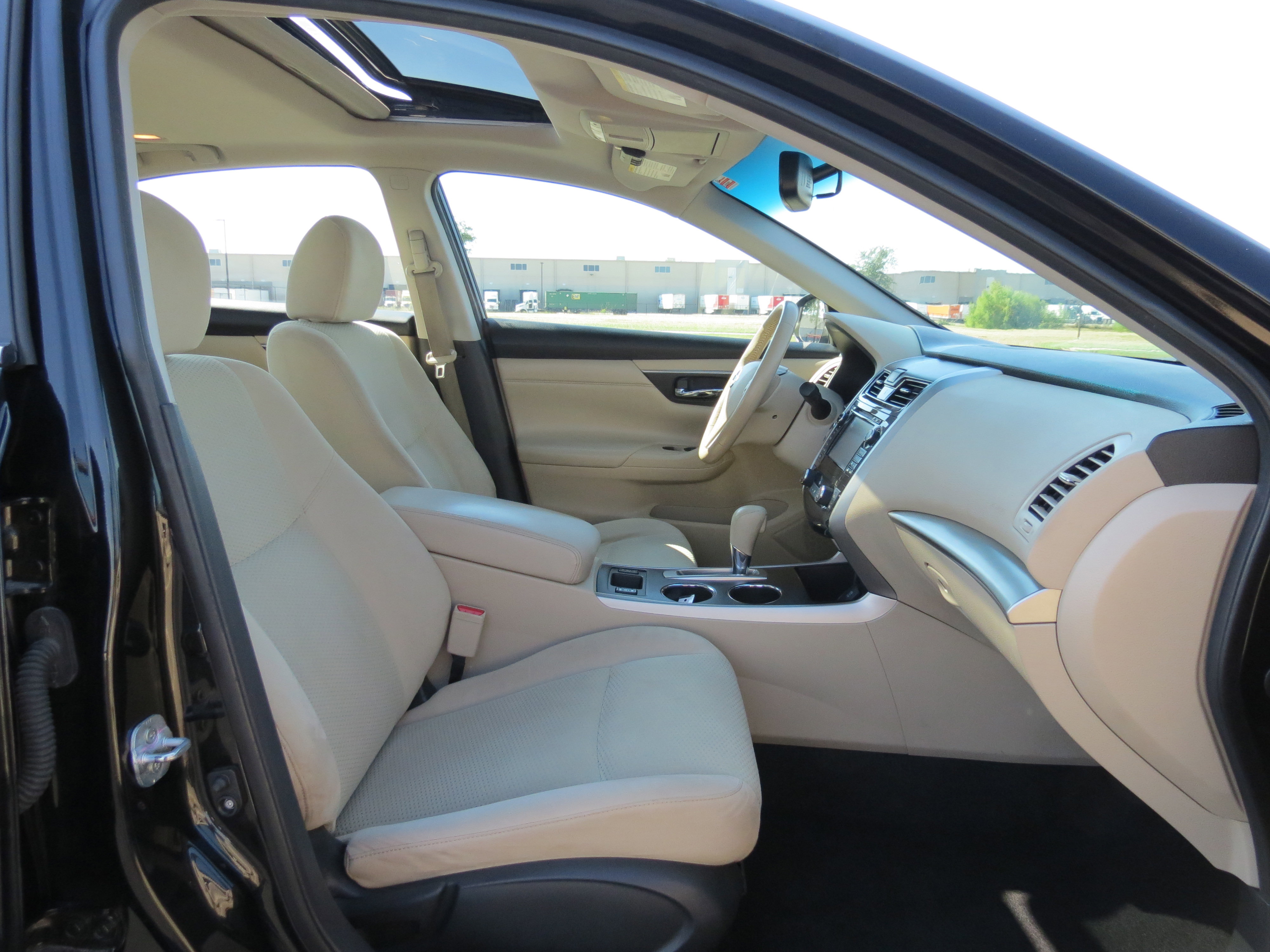 Used 2015 Nissan Altima 2.5 SV w/ Convenience Package image 36