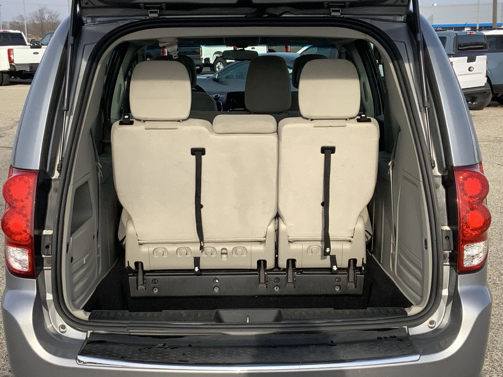 Used 2015 Dodge Grand Caravan American Value Package w/ UConnect Hands-Free Group image 8