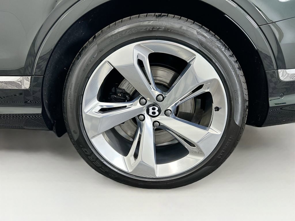 Used 2025 Bentley Bentayga Extended Wheelbase image 30