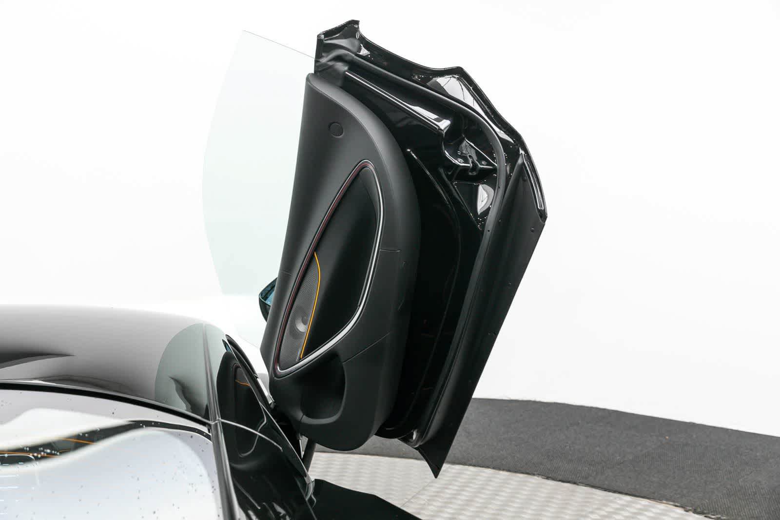 Used 2023 McLaren Artura RWD image 24