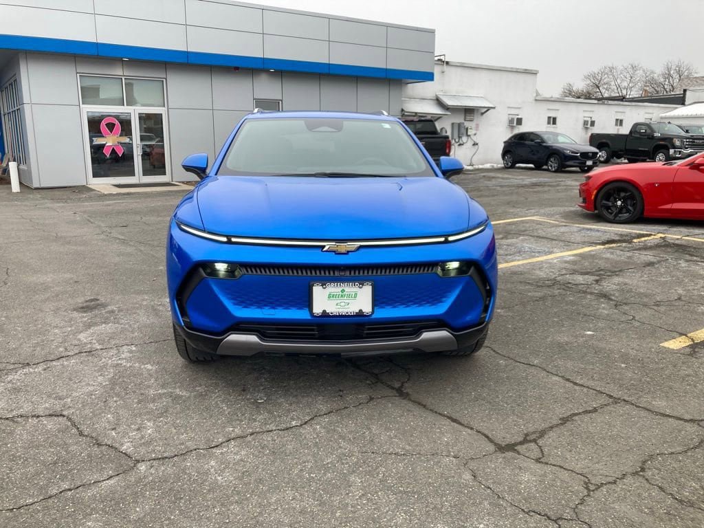 New 2026 Chevrolet Equinox EV LT w/ Convenience Package II image 2