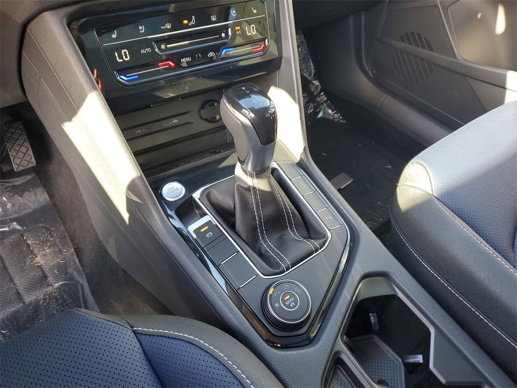 New 2025 Volkswagen Taos SEL image 10