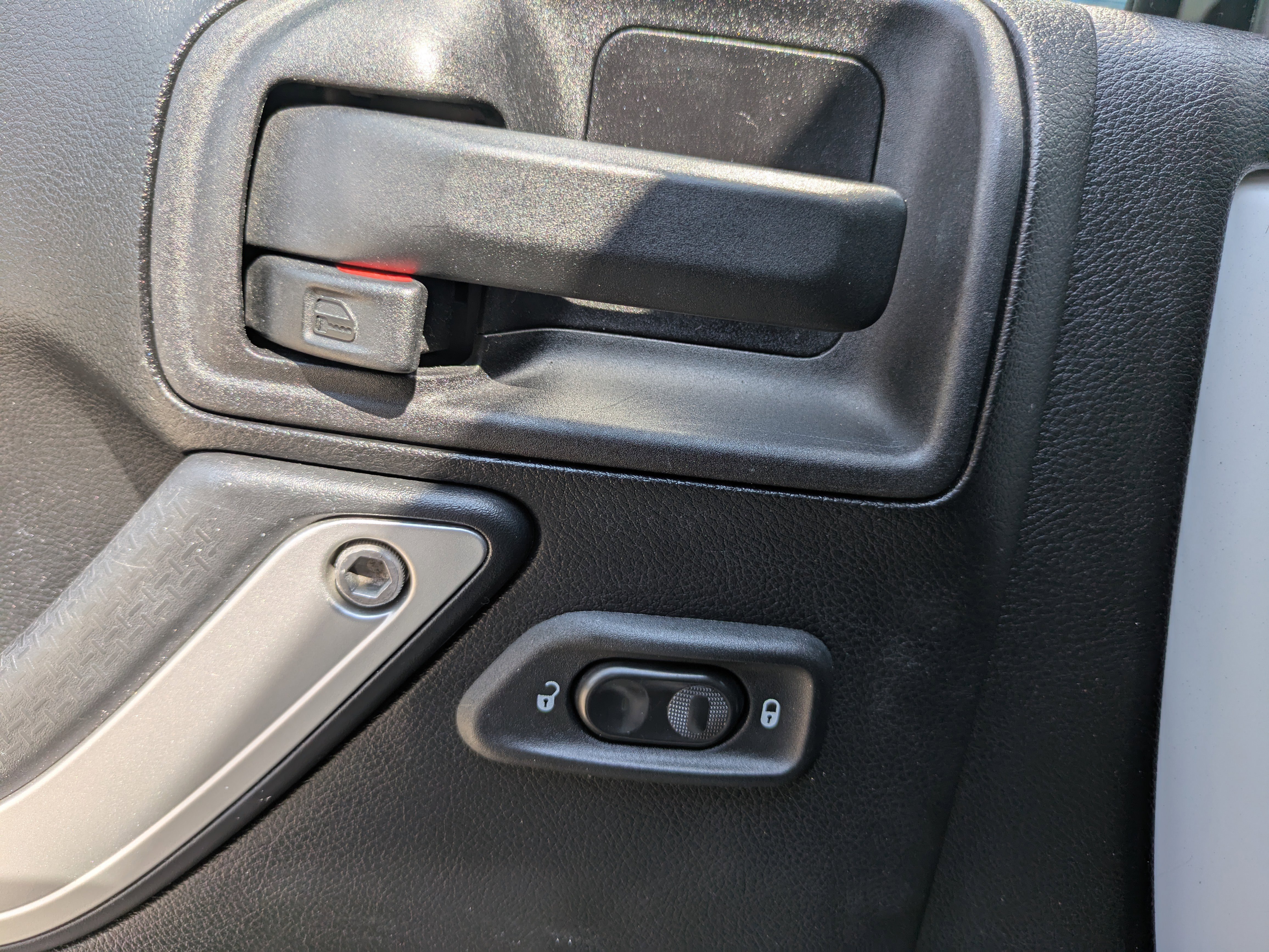 Used 2012 Jeep Wrangler Unlimited Sahara w/ Connectivity Group image 18