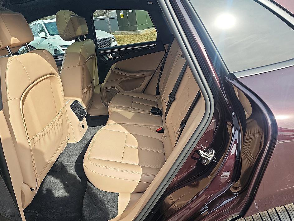 Used 2024 Porsche Macan image 30