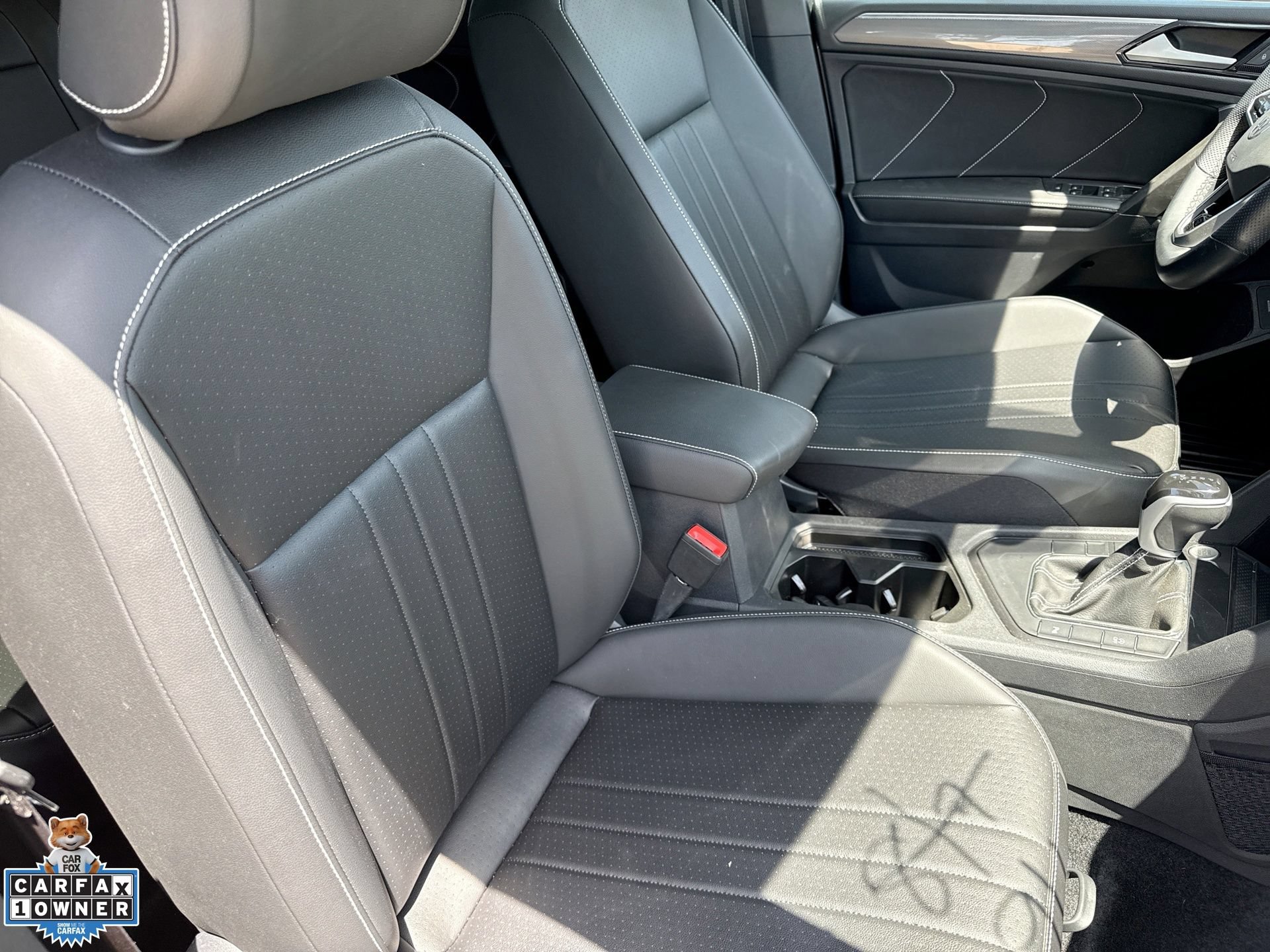 Certified 2024 Volkswagen Tiguan SE R-Line FWD image 27