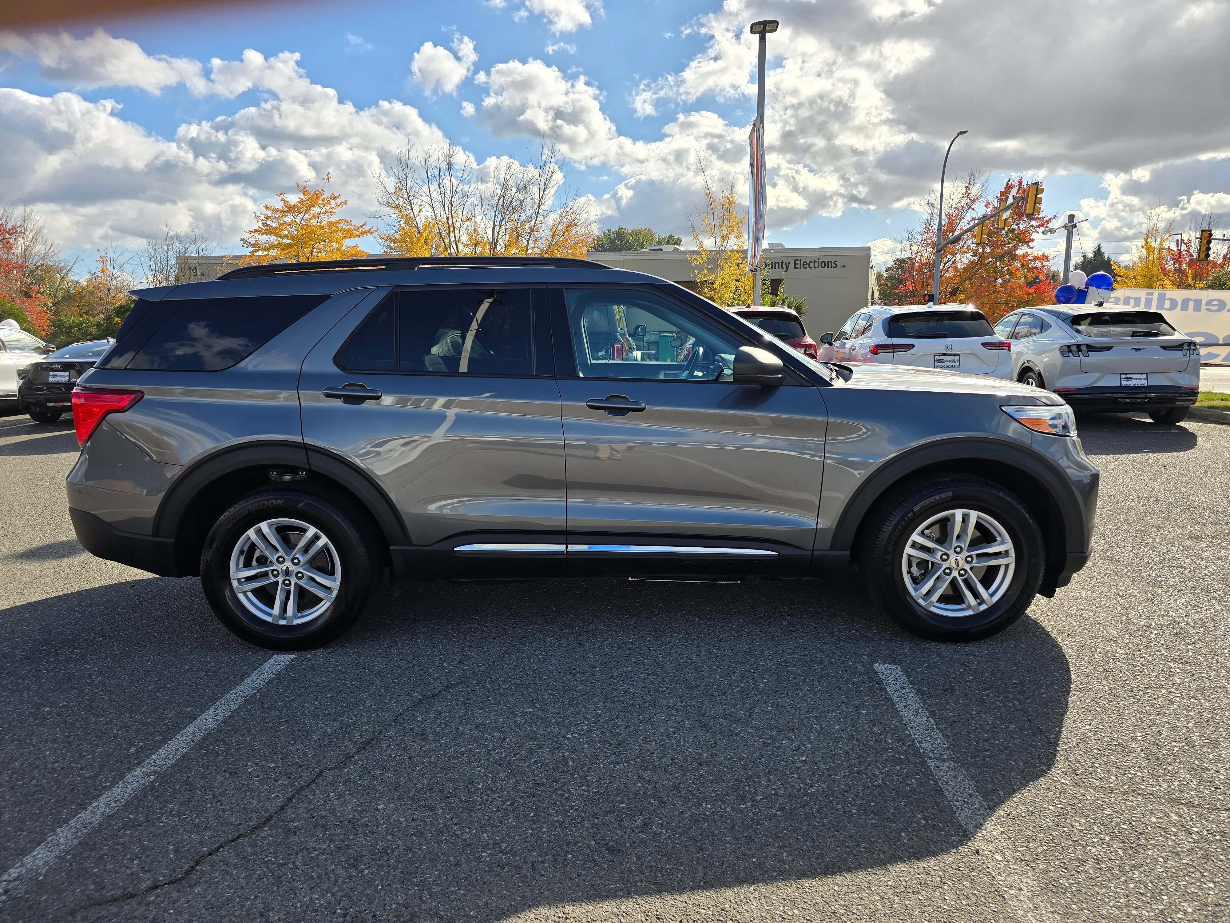 Certified 2024 Ford Explorer XLT w/ Equipment Group 202A AWD/4WD image 6
