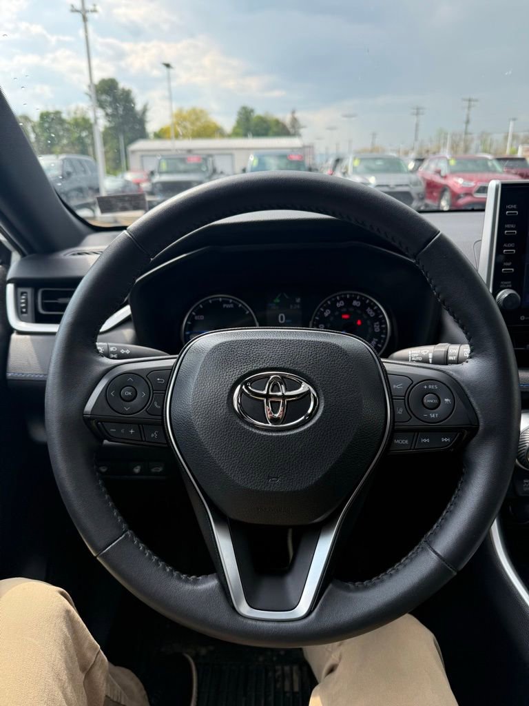 Used 2022 Toyota RAV4 SE w/ Convenience Package AWD/4WD image 10