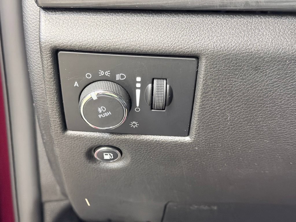 Used 2019 Jeep Grand Cherokee Altitude AWD/4WD image 37