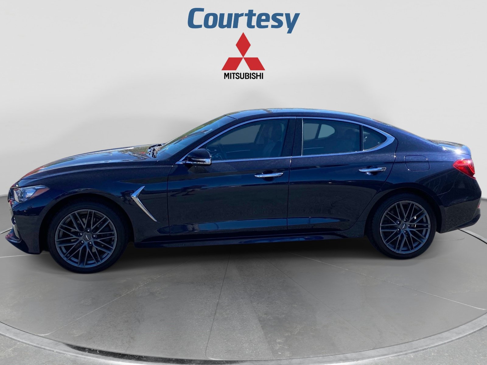 Used 2019 Genesis G70 2.0T Advanced AWD/4WD image 2