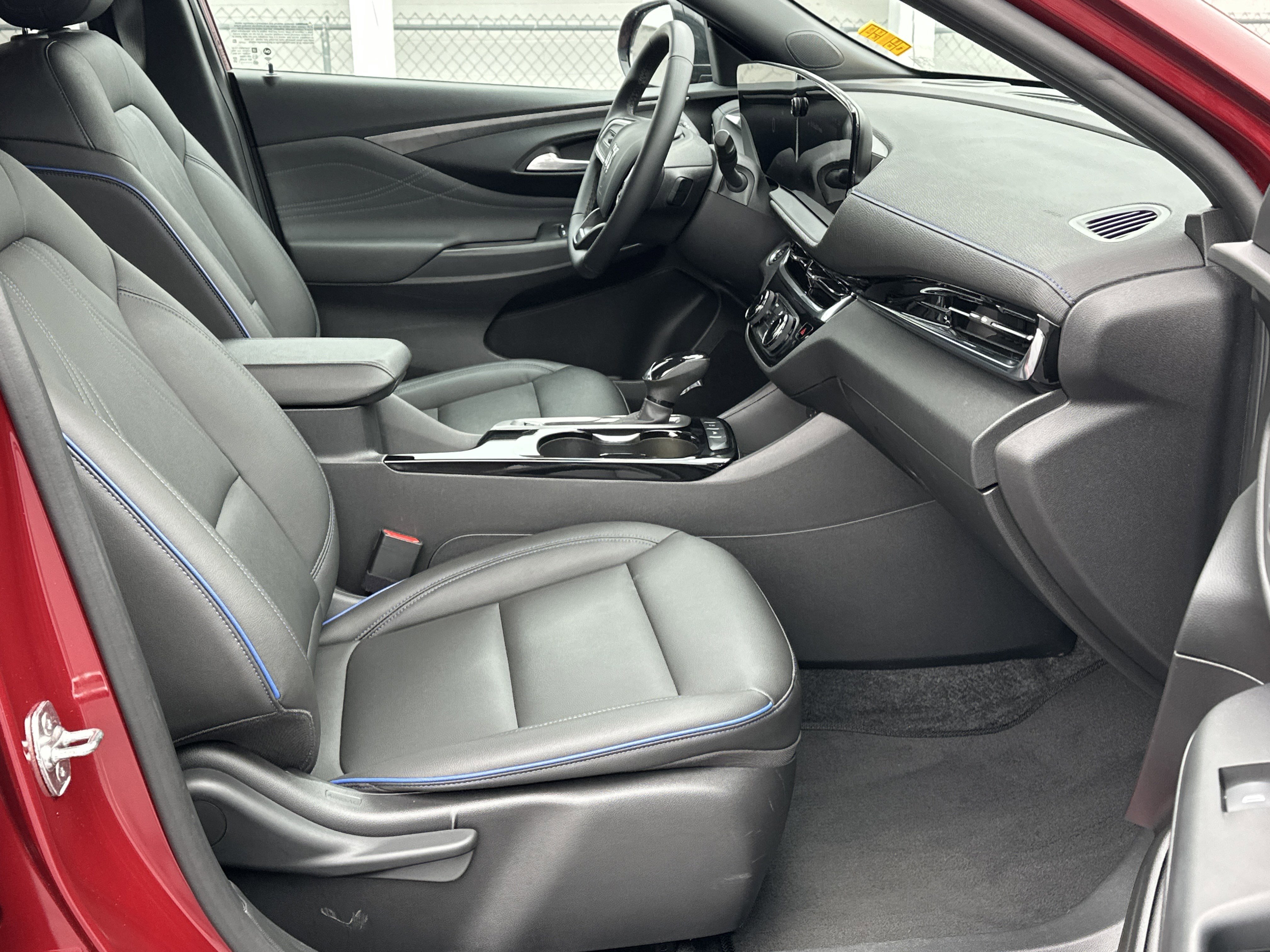 Used 2024 Buick Envista Sport Touring image 12