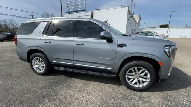Used 2024 GMC Yukon SLT w/ SLT Premium Package image 3