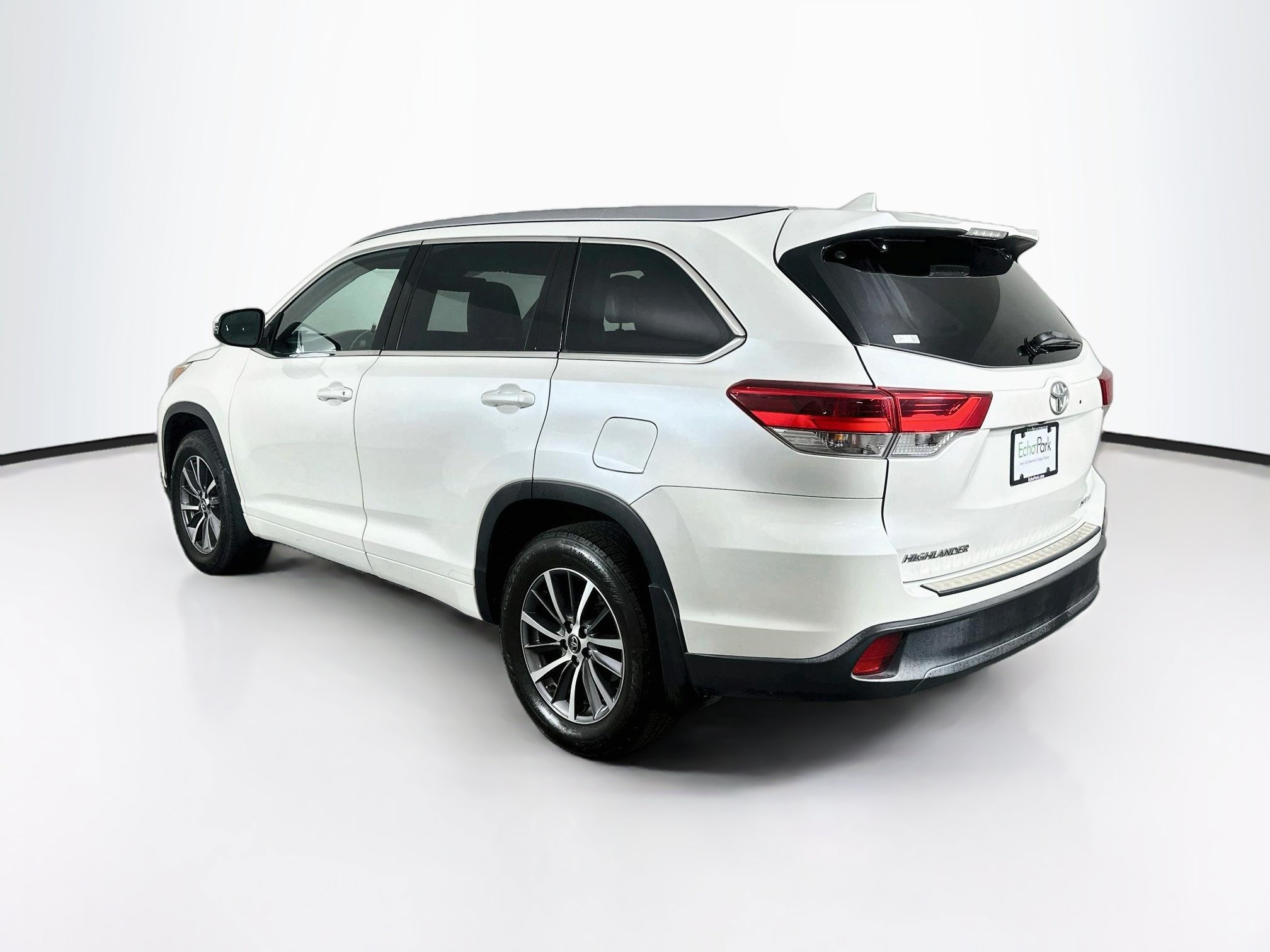 Used 2018 Toyota Highlander XLE AWD/4WD image 5