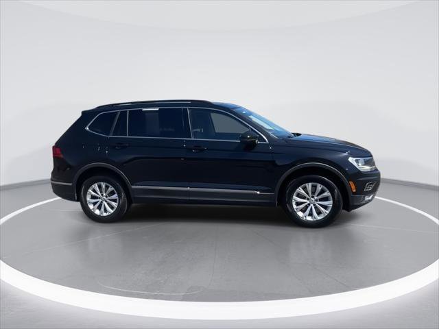 Used 2018 Volkswagen Tiguan SE w/ Panoramic Sunroof Package AWD/4WD image 9