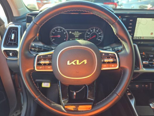 Used 2022 Kia Sorento EX w/ Panoramic Sunroof Package image 8
