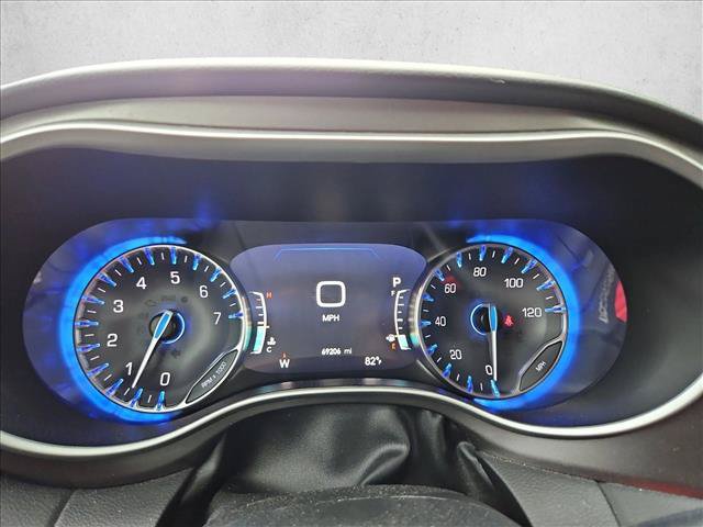 Used 2024 Chrysler Pacifica Touring-L FWD image 10