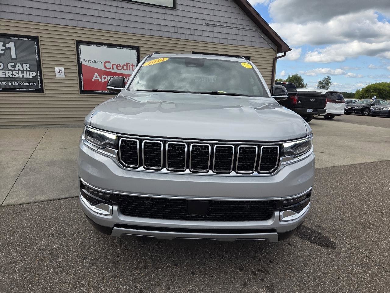 Used 2024 Jeep Wagoneer Series II w/ Flexible Seating Group AWD/4WD image 2