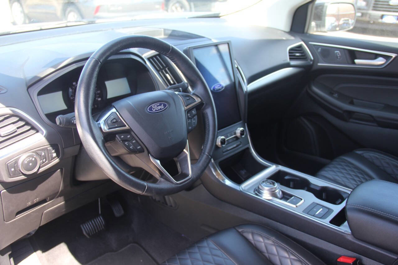Certified 2024 Ford Edge Titanium AWD/4WD image 25