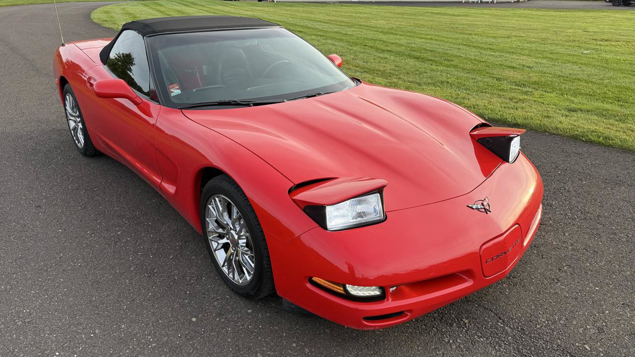 Used 2001 Chevrolet Corvette Convertible w/ Preferred Equipment Group1 RWD image 17
